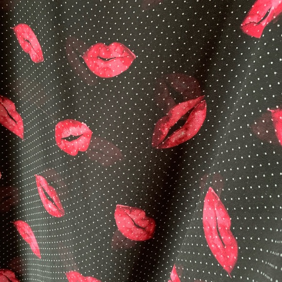 Lips Print Sheer Top - Picture 2 of 4